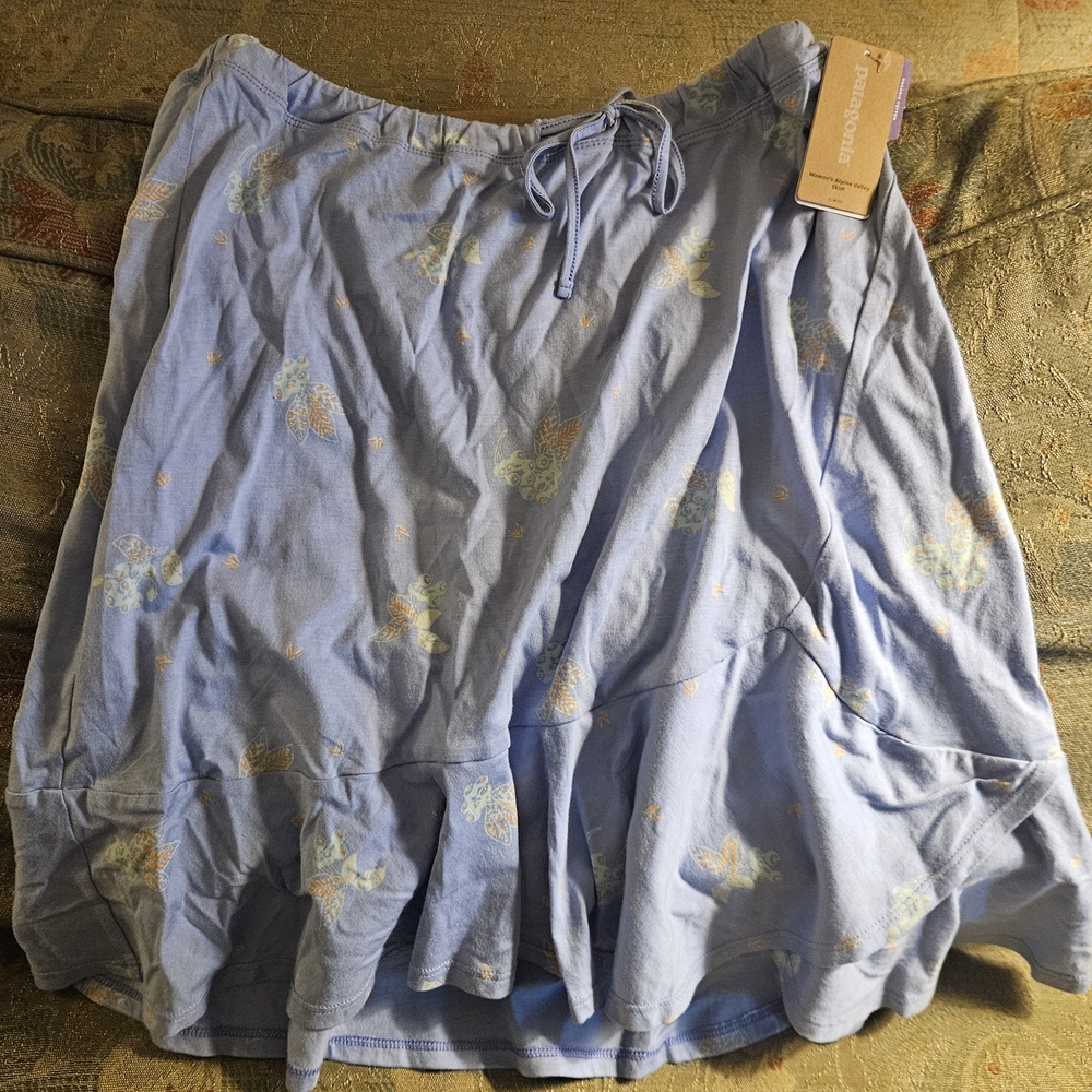 Patagonia  women's  alpine skirt in light purple  size M brand new with tags